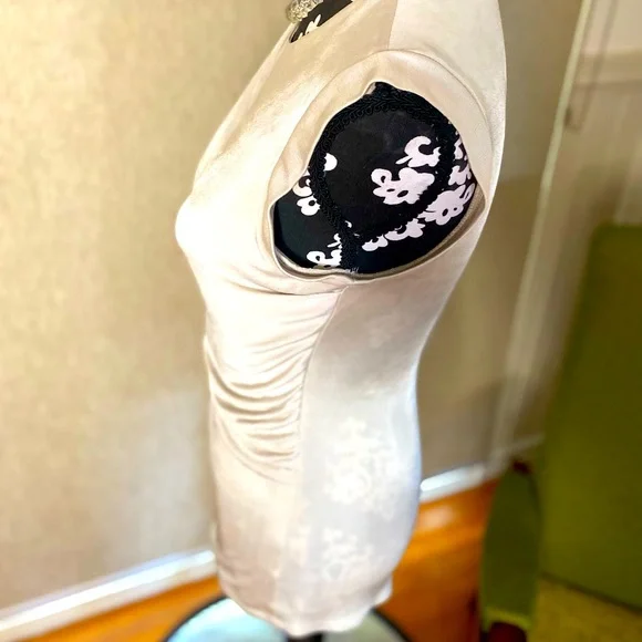 Beautiful Laura Ashley silver top. Size XXS. - Picture 3 of 6